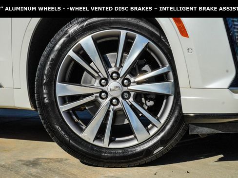 Used 2020 Cadillac XT6 Premium Luxury image 3