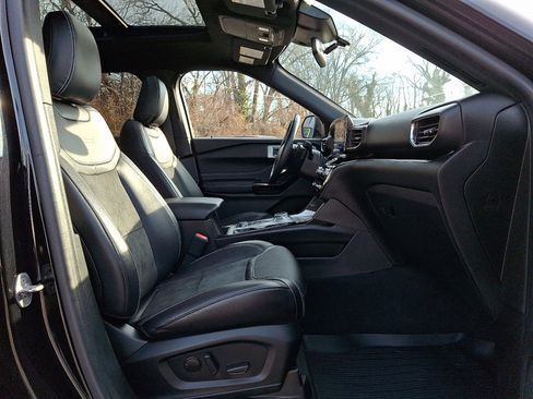 Used 2022 Ford Explorer ST w/ ST Street Pack image 13