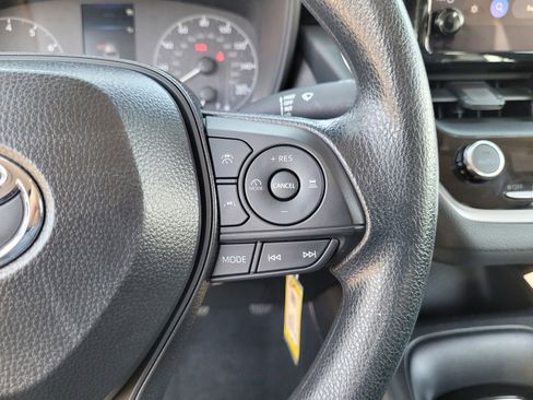 Used 2025 Toyota Corolla LE image 23