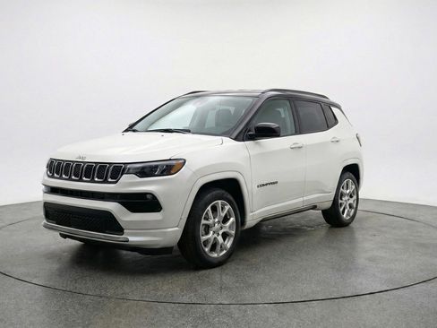 Used 2025 Jeep Compass Limited image 3