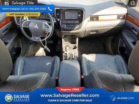 Used 2014 Mitsubishi Outlander SE image 11