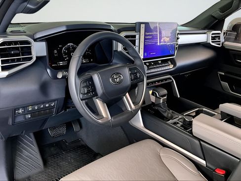 Used 2025 Toyota Tundra Limited AWD/4WD image 14