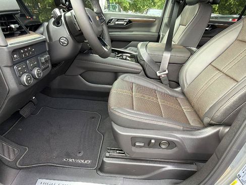 New 2026 Chevrolet Suburban High Country AWD/4WD image 17