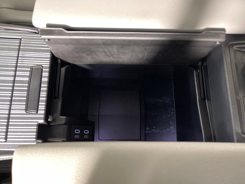 Certified 2025 Toyota Sienna XLE FWD image 23