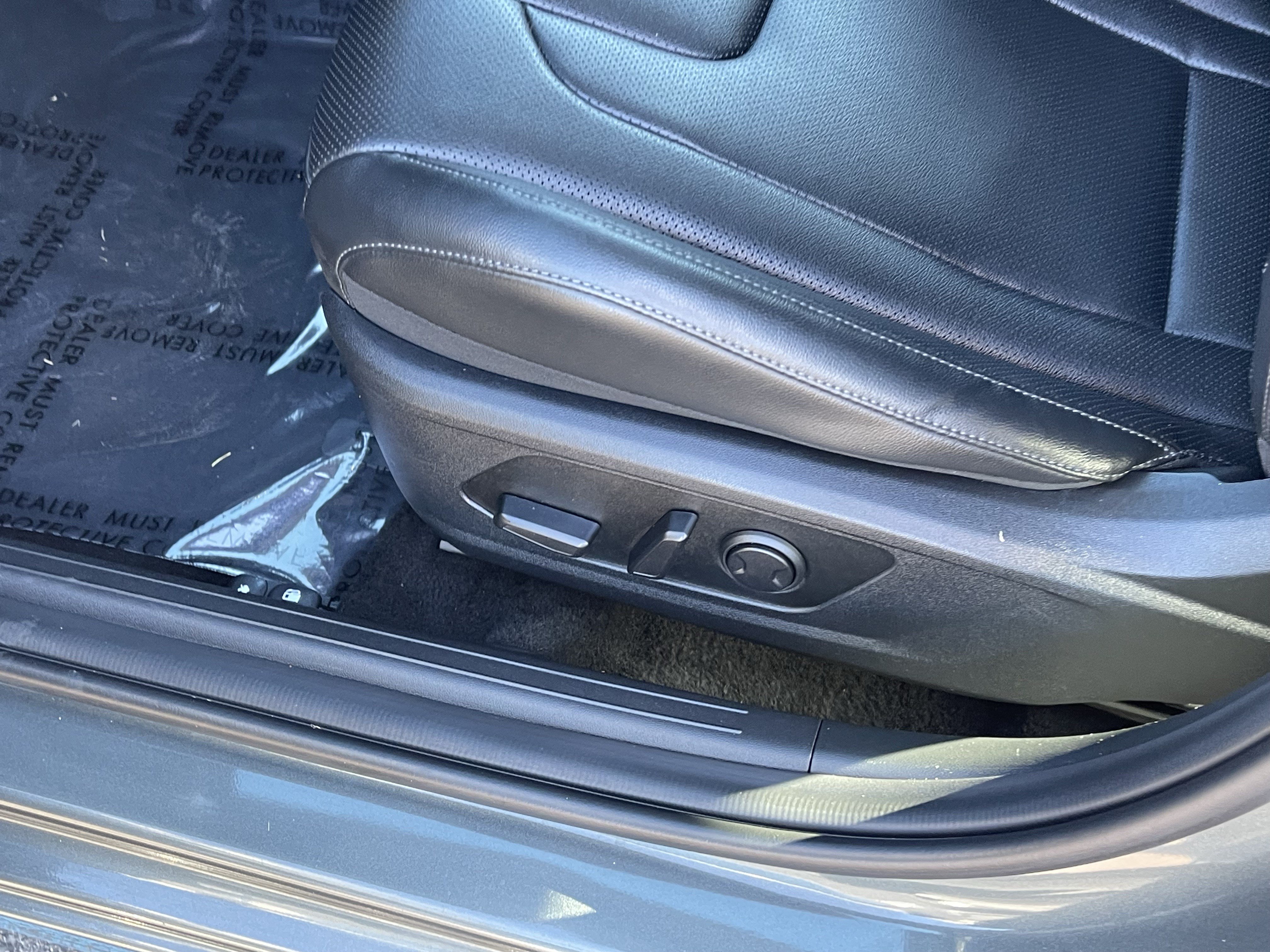 Certified 2025 Hyundai Elantra Limited FWD image 18