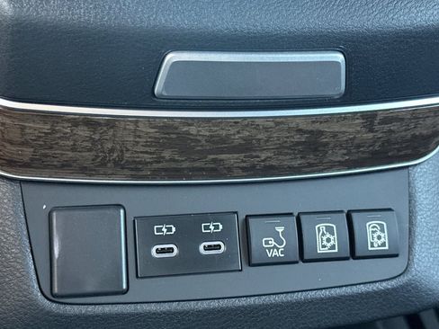 New 2026 Toyota Sienna Platinum AWD/4WD image 15