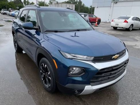 Used 2021 Chevrolet TrailBlazer LT w/ Convenience Package FWD image 4