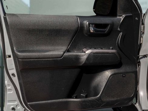 Used 2019 Toyota Tacoma TRD Off-Road image 21