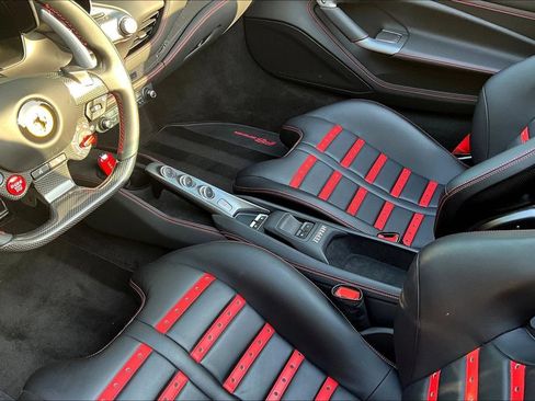 Used 2022 Ferrari F8 Tributo RWD image 16