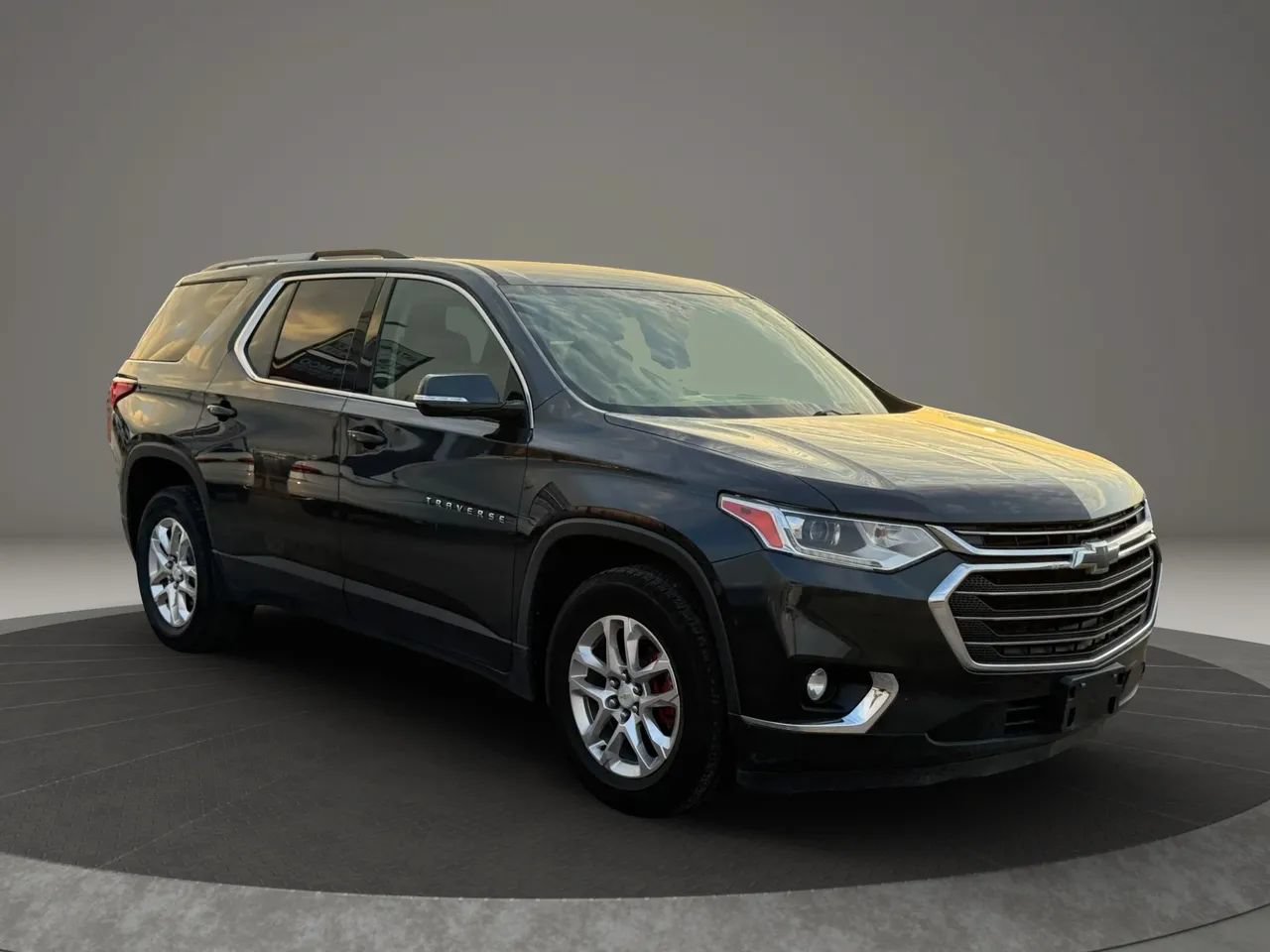 Used 2018 Chevrolet Traverse LT FWD image 4