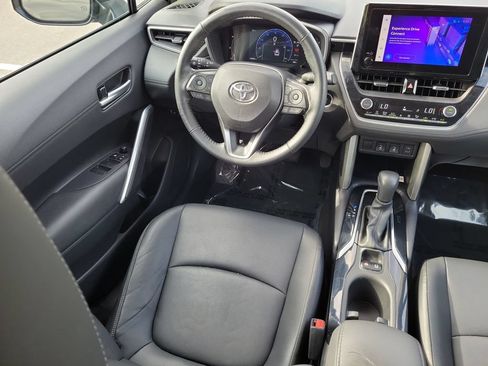 Used 2023 Toyota Corolla Cross XLE w/ Convenience Package FWD image 10