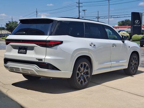New 2026 Lexus TX 500h AWD image 4