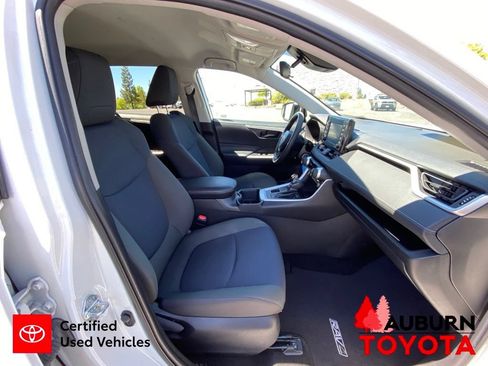 Certified 2022 Toyota RAV4 LE w/ Carpet Mat Package (TMS) AWD/4WD image 13