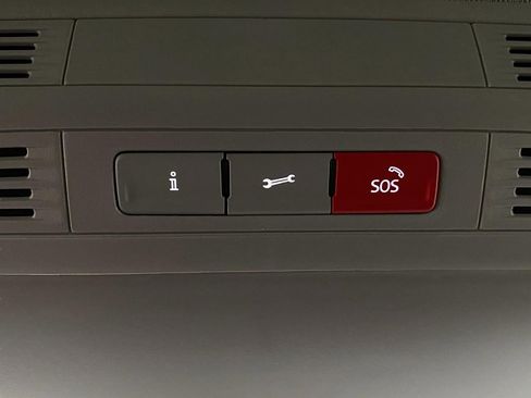 Certified 2025 Volkswagen Taos SE image 24