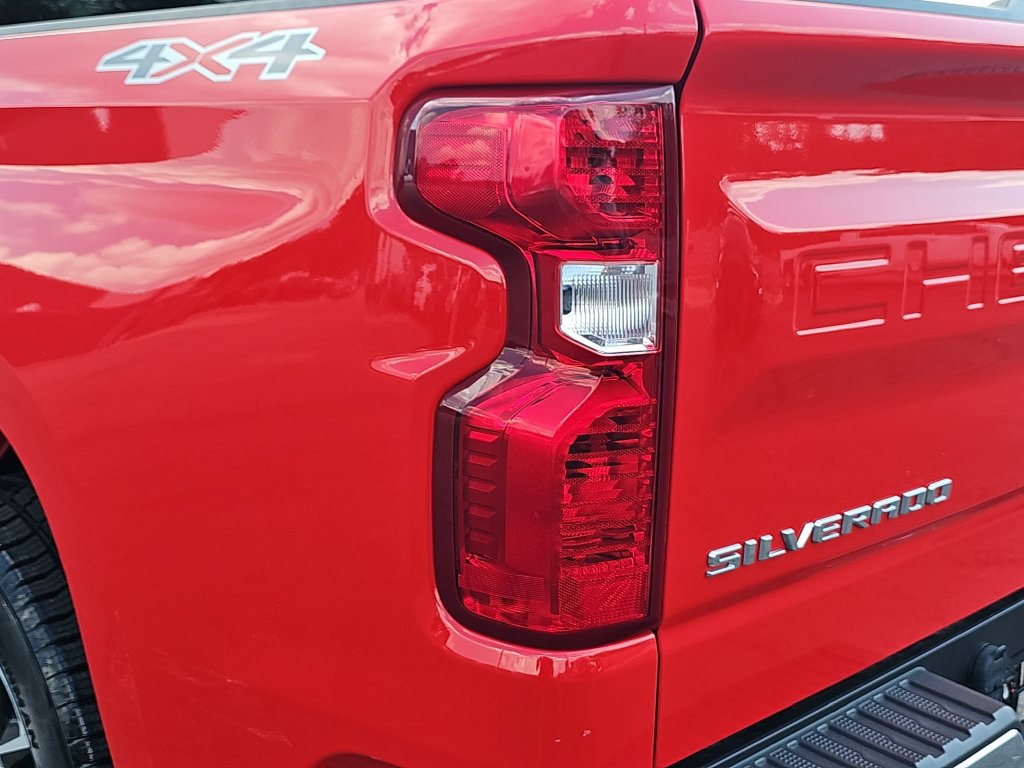 Used 2023 Chevrolet Silverado 1500 LT AWD/4WD image 36