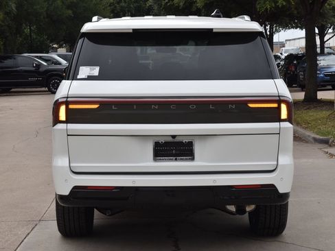 New 2026 Lincoln Navigator Reserve AWD/4WD image 8