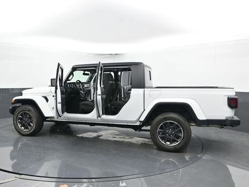 Used 2023 Jeep Gladiator Overland image 54