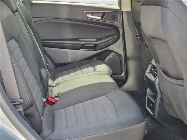 Certified 2022 Ford Edge SE w/ Black Appearance Package AWD/4WD image 17