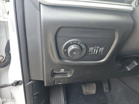 Used 2023 Jeep Grand Cherokee L Limited w/ Black Appearance Package image 19