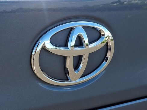 Used 2024 Toyota Corolla Cross XLE FWD image 28