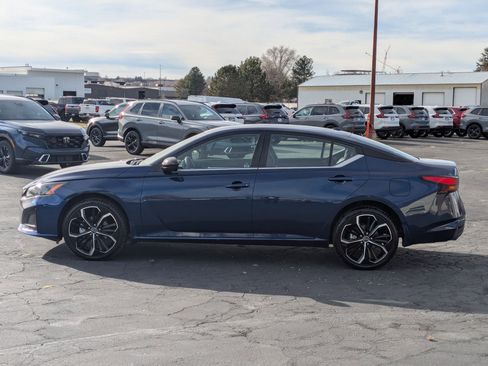 Used 2023 Nissan Altima 2.5 SR image 9