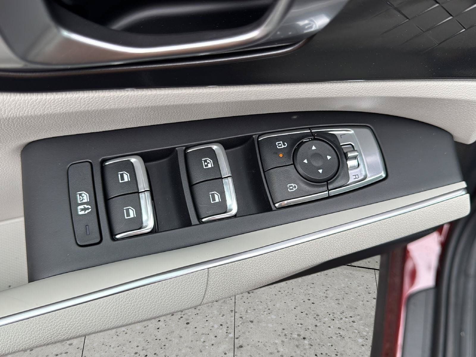 Used 2025 Kia Sorento S w/ Panoramic Sunroof Package FWD image 23