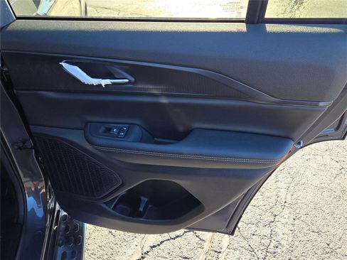 New 2025 Jeep Grand Cherokee Altitude image 9