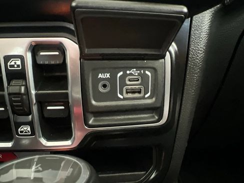 Used 2023 Jeep Wrangler Unlimited Rubicon 4xe w/ Cold Weather Group AWD/4WD image 59