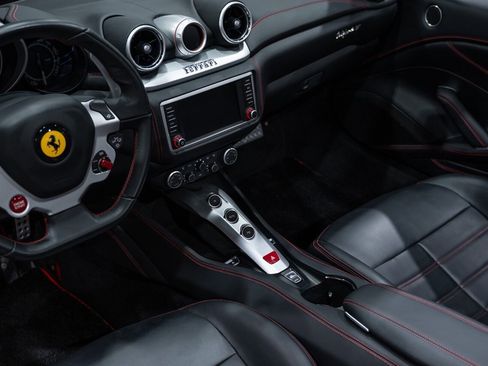 Used 2016 Ferrari California T RWD image 52