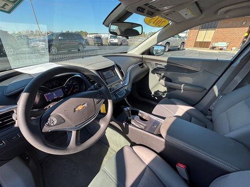 Used 2015 Chevrolet Impala LS w/ LS Convenience Package image 10
