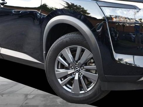 Certified 2025 Nissan Pathfinder SV w/ SV Premium Package AWD/4WD image 3