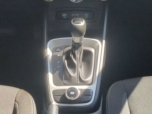Used 2024 Hyundai Venue SEL FWD image 18