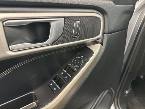 Used 2021 Ford Explorer XLT RWD image 16