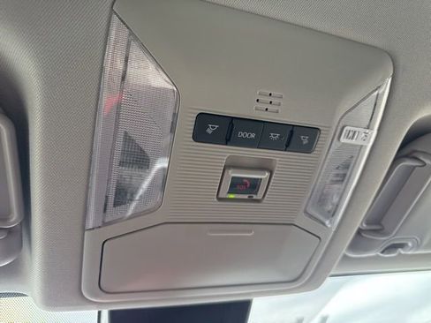 Used 2025 Toyota RAV4 XLE image 19