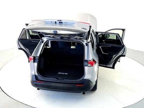 Certified 2022 Toyota RAV4 LE image 23