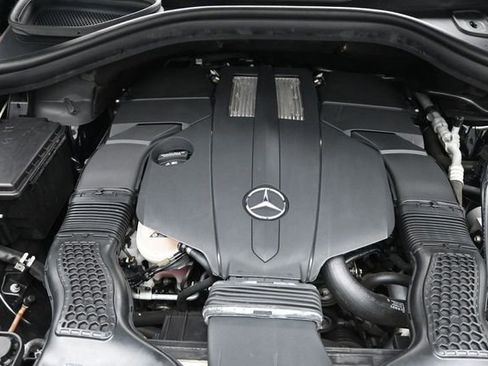 Used 2017 Mercedes-Benz GLS 450 4MATIC image 32