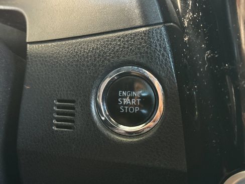 Used 2017 Toyota Corolla SE w/ SE Premium Package image 33