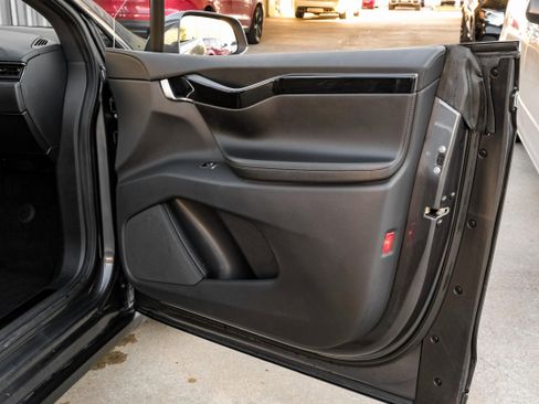 Used 2018 Tesla Model X 75D image 48