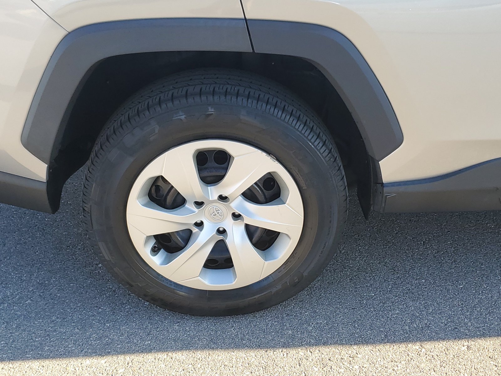 Certified 2021 Toyota RAV4 LE AWD/4WD image 5