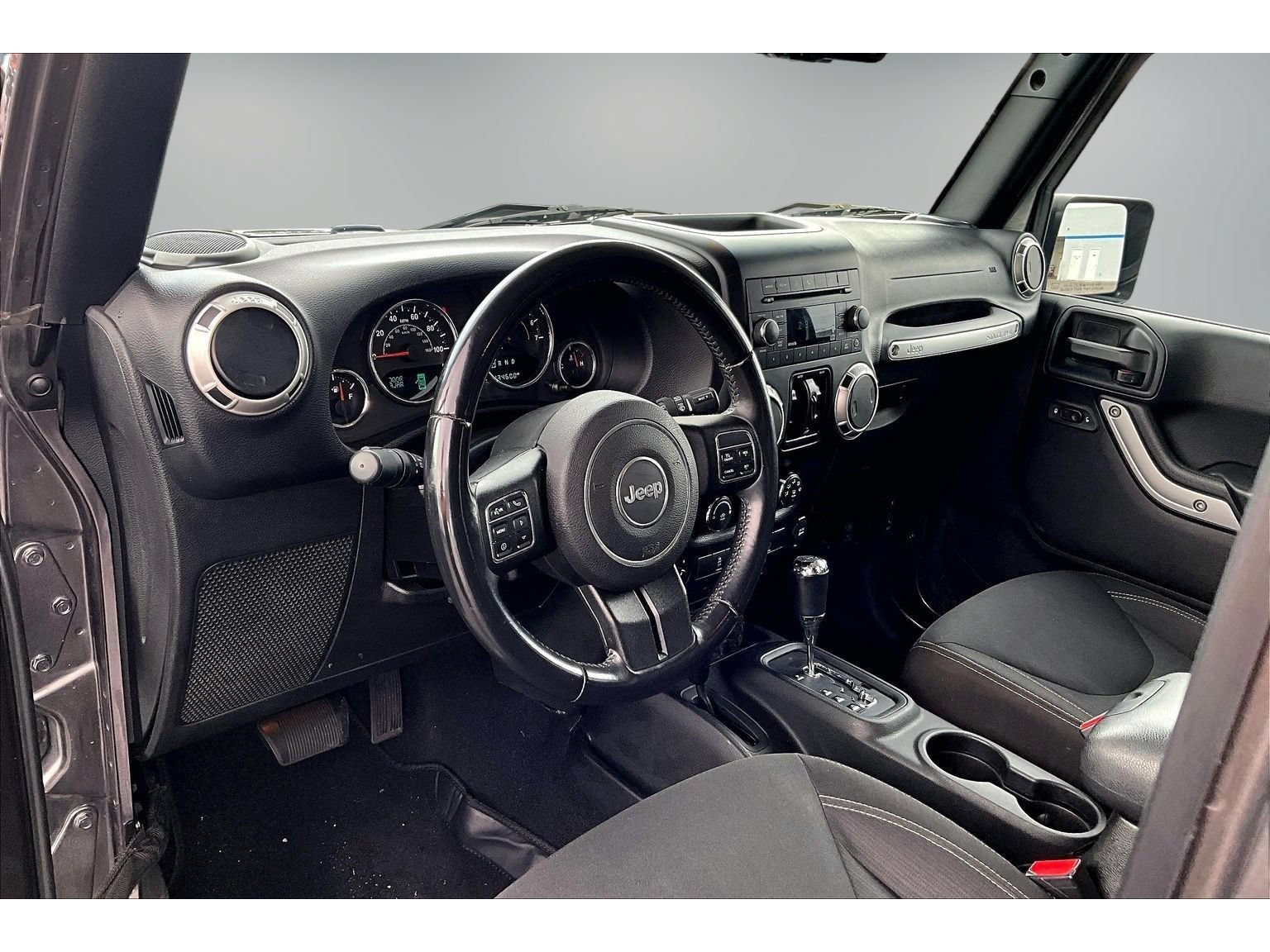 Used 2016 Jeep Wrangler Unlimited Sahara w/ Connectivity Group AWD/4WD image 16