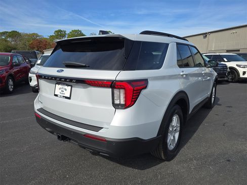 New 2026 Ford Explorer Active image 4