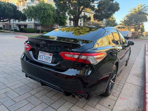Used 2018 Toyota Camry SE FWD image 17
