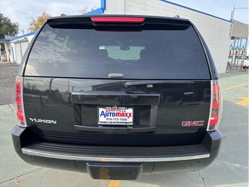 Used 2013 GMC Yukon Denali image 11