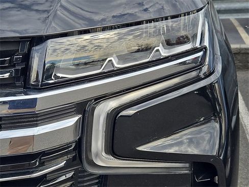 Used 2022 Chevrolet Tahoe LT w/ Luxury Package image 4