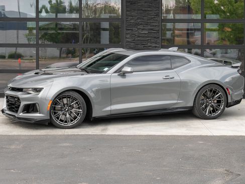 Used 2019 Chevrolet Camaro ZL1 RWD image 2