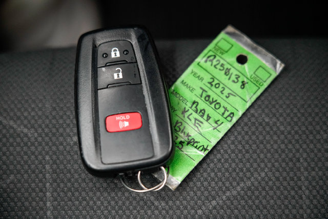 Used 2025 Toyota RAV4 XLE AWD/4WD image 25