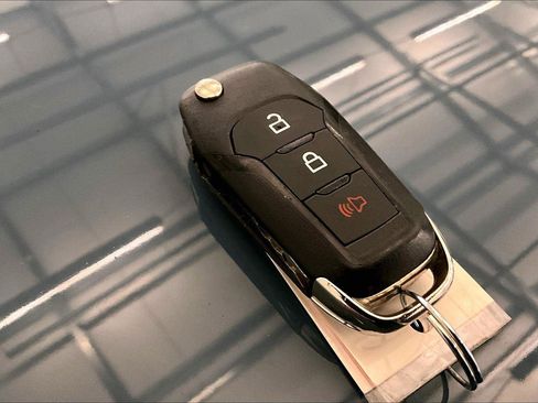 Certified 2022 Ford Maverick XLT image 9