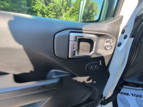 Used 2023 Jeep Gladiator Sport AWD/4WD image 12
