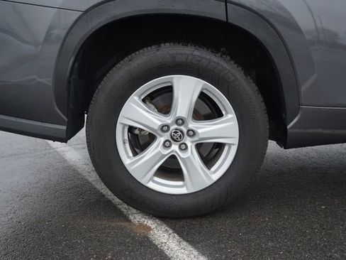 Used 2024 Toyota Highlander LE image 43