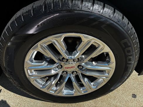 Used 2023 GMC Yukon XL SLT w/ SLT Premium Package RWD image 3